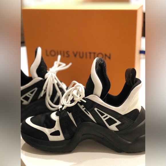 Louis Vuitton Arch Light rare color. - Picture 2 of 13